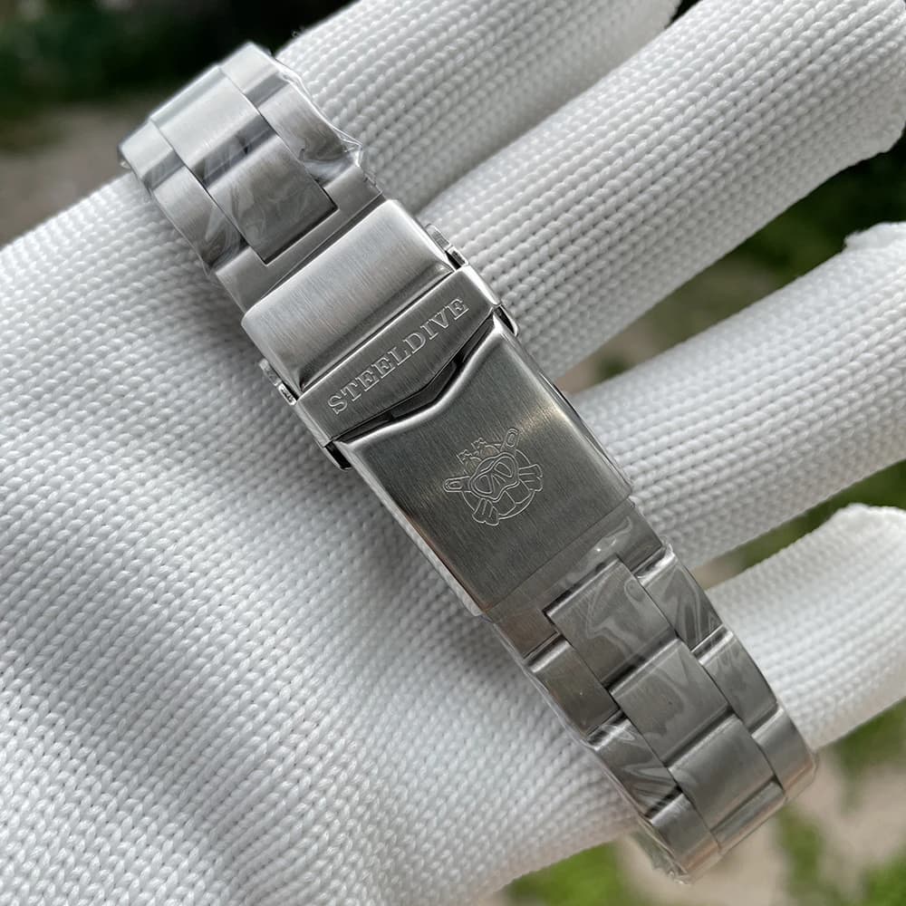 Montre de plongée pour homme SD1970 Steeldive, cadran Sunray, bracelet à fermoir fraisé, boîtier de 