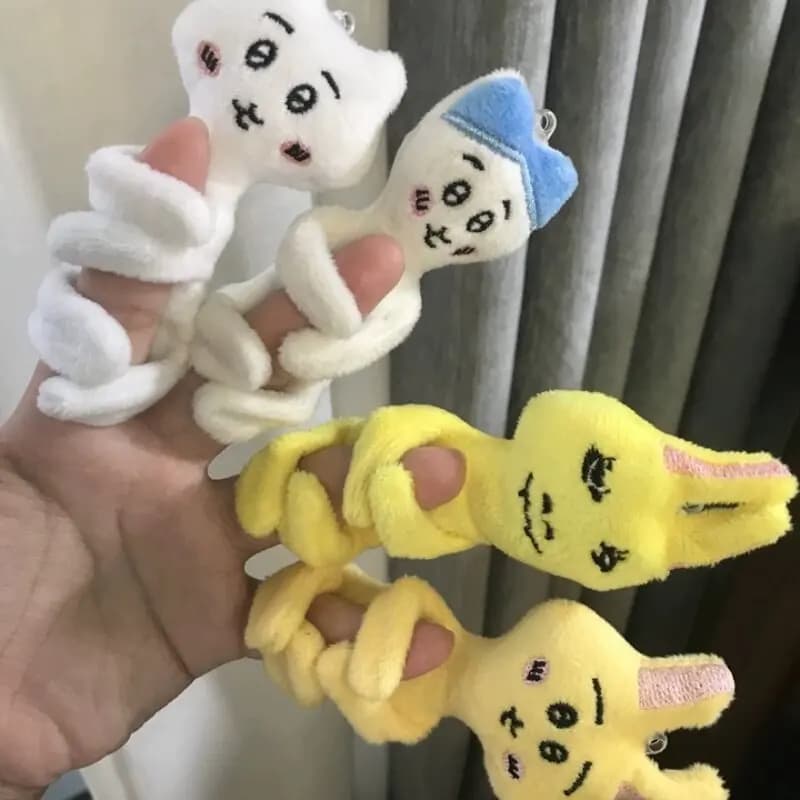 Hachiware Porte-clés en peluche Ours autoironique, figurine suspendue à petits pieds mignons, animal