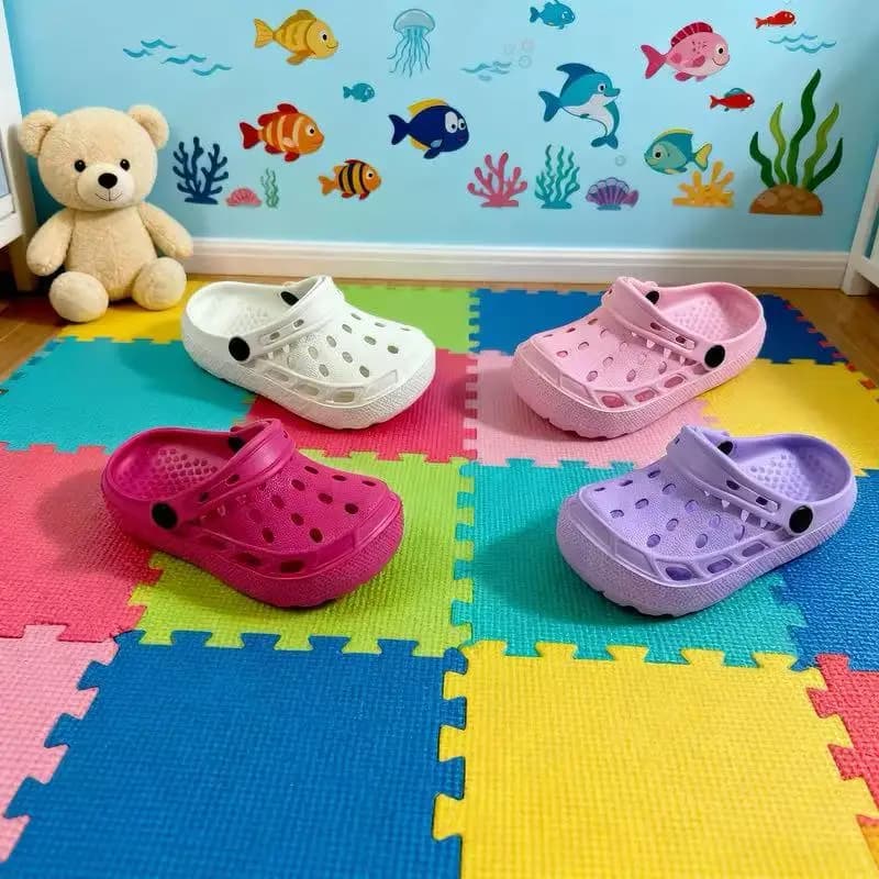 Sabots roses découpés pour filles, chaussures d'intérieur antidérapantes à semelle souple pour enfan
