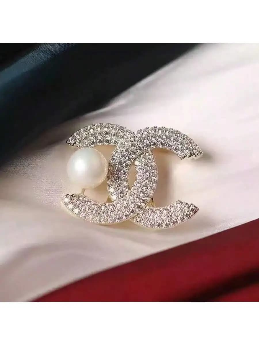 Broche Parfumée, Lettres Élégantes, Style INS Haut de Gamme, Perles Lumineuses, Petite Broche pour M