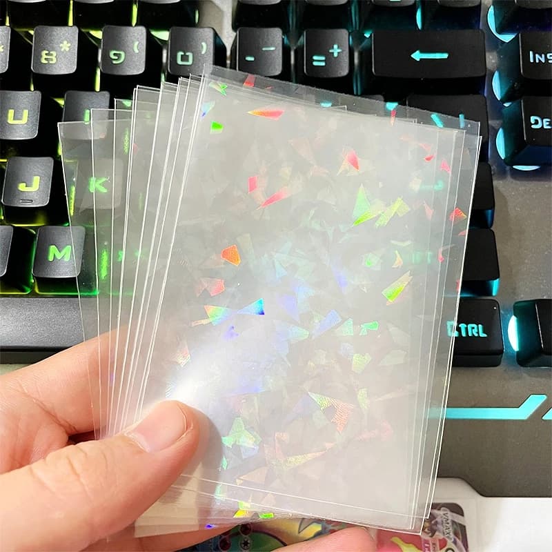 50pcs doux commerce Laser carte Film manchon Transparent 66*91mm Pokemon TCG jeu protecteur dossier 