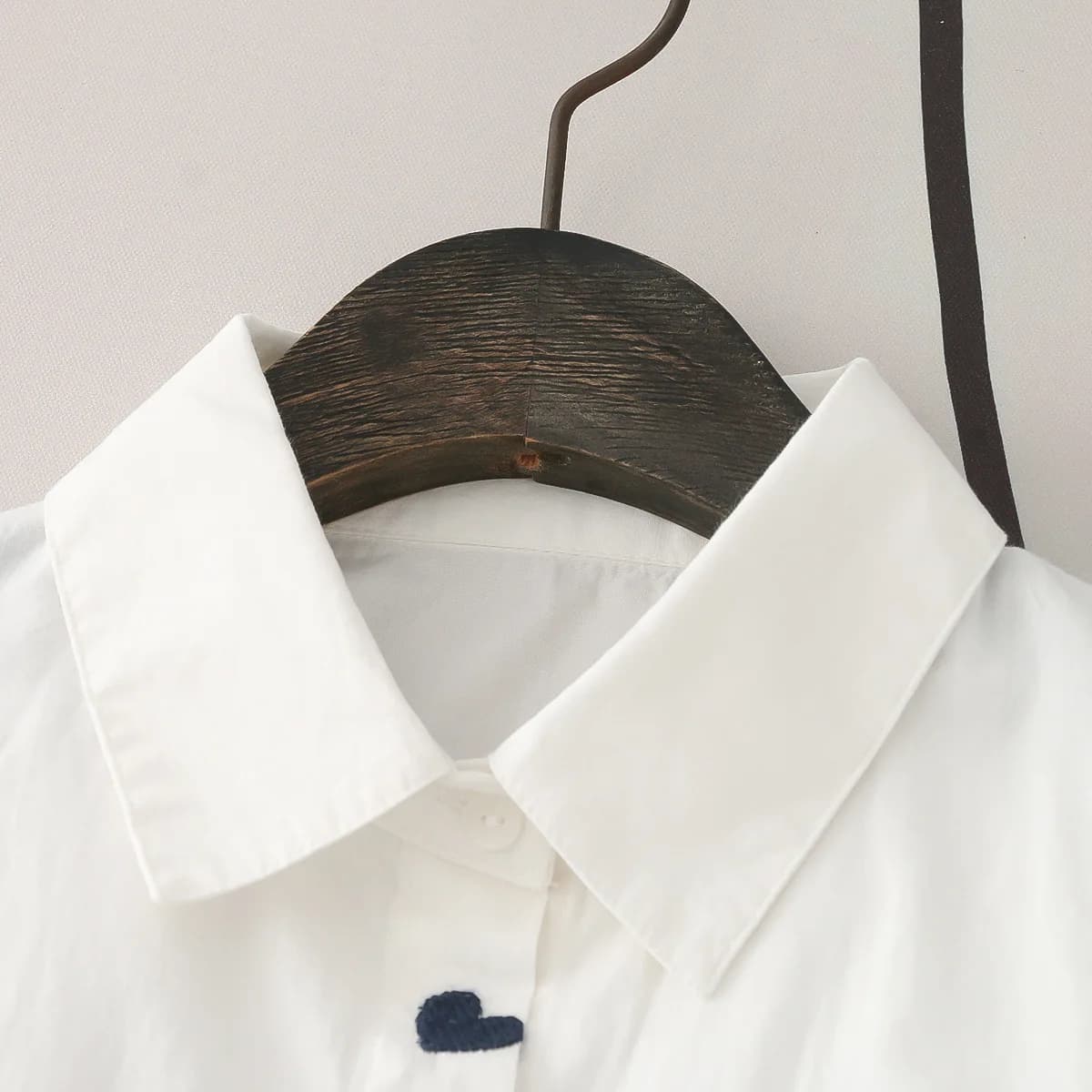 Chemises blanches brodées de coeur pour femmes, col rabattu, chemisier décontracté, manches longues,