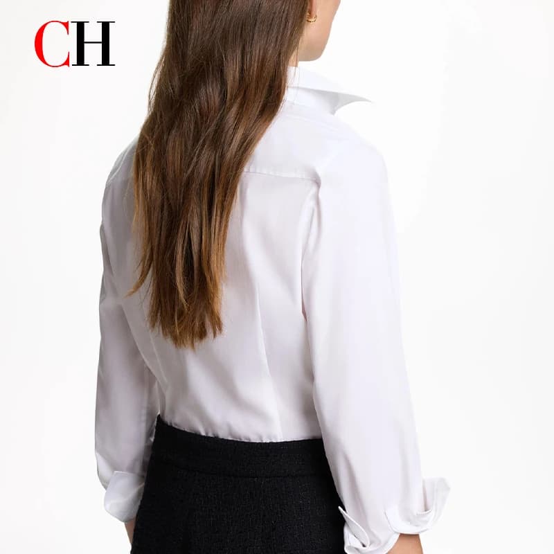 Chemise classique blanche boutonnée pour femme CH, manches longues, détail logo doré, chemisier form
