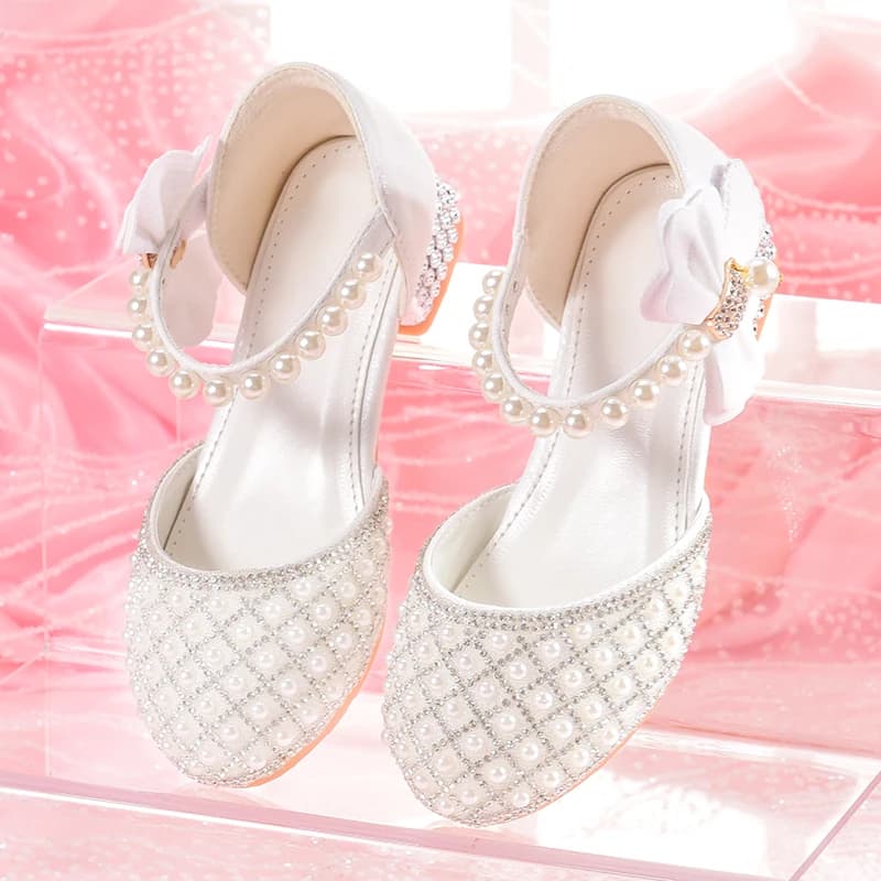 Les talons hauts pour les filles font un design de bandeau, parfaits pour les mariages et les occasi