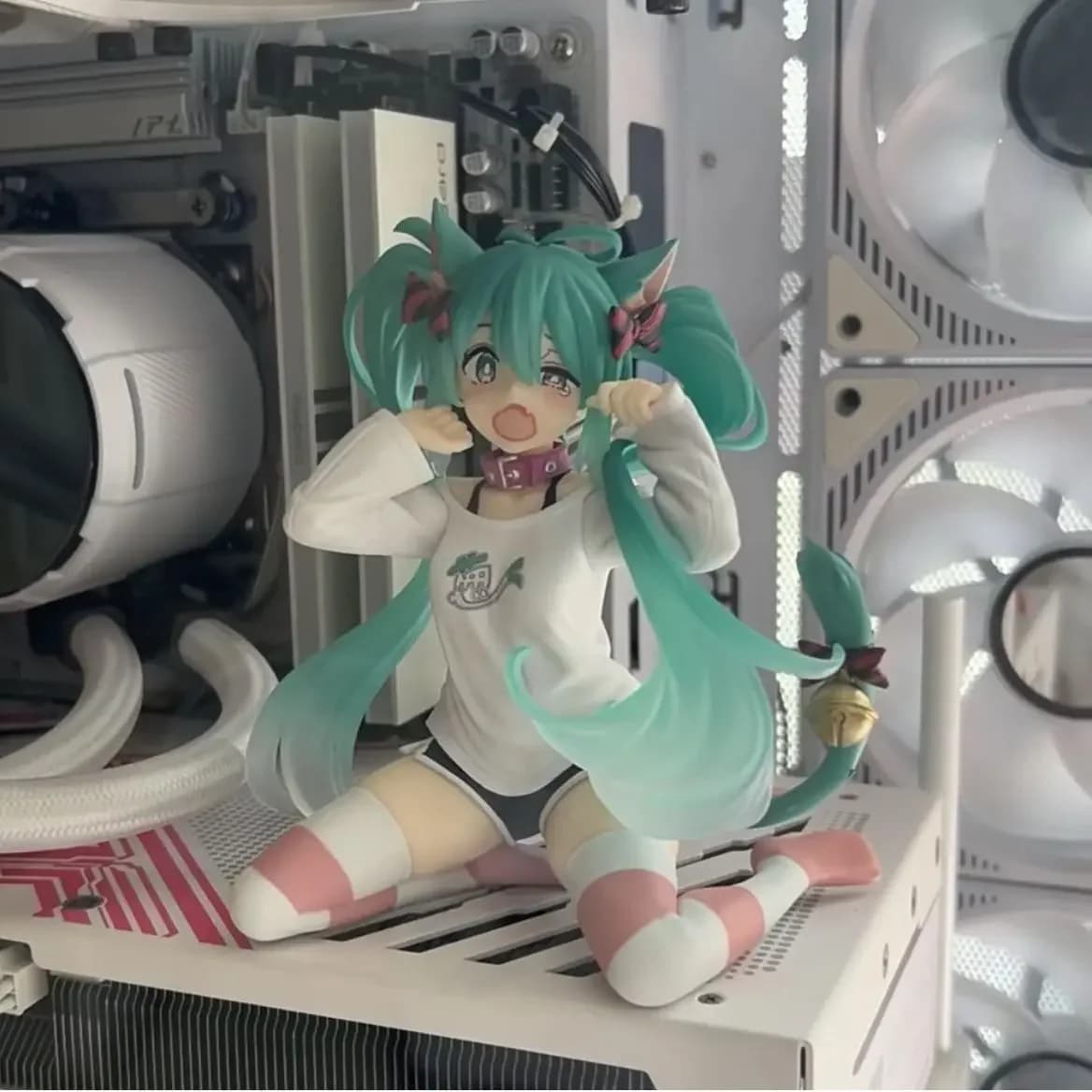 2026 ** 12 cm Anime Hatsune Miku figurine avec oreille de chat à manches longues vêtements PVC modèl