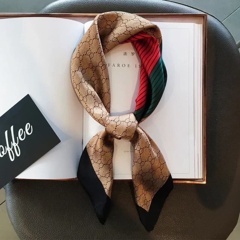 Foulard en Satin doux pour femmes, foulard carré imprimé à la mode, accessoires professionnels de 70