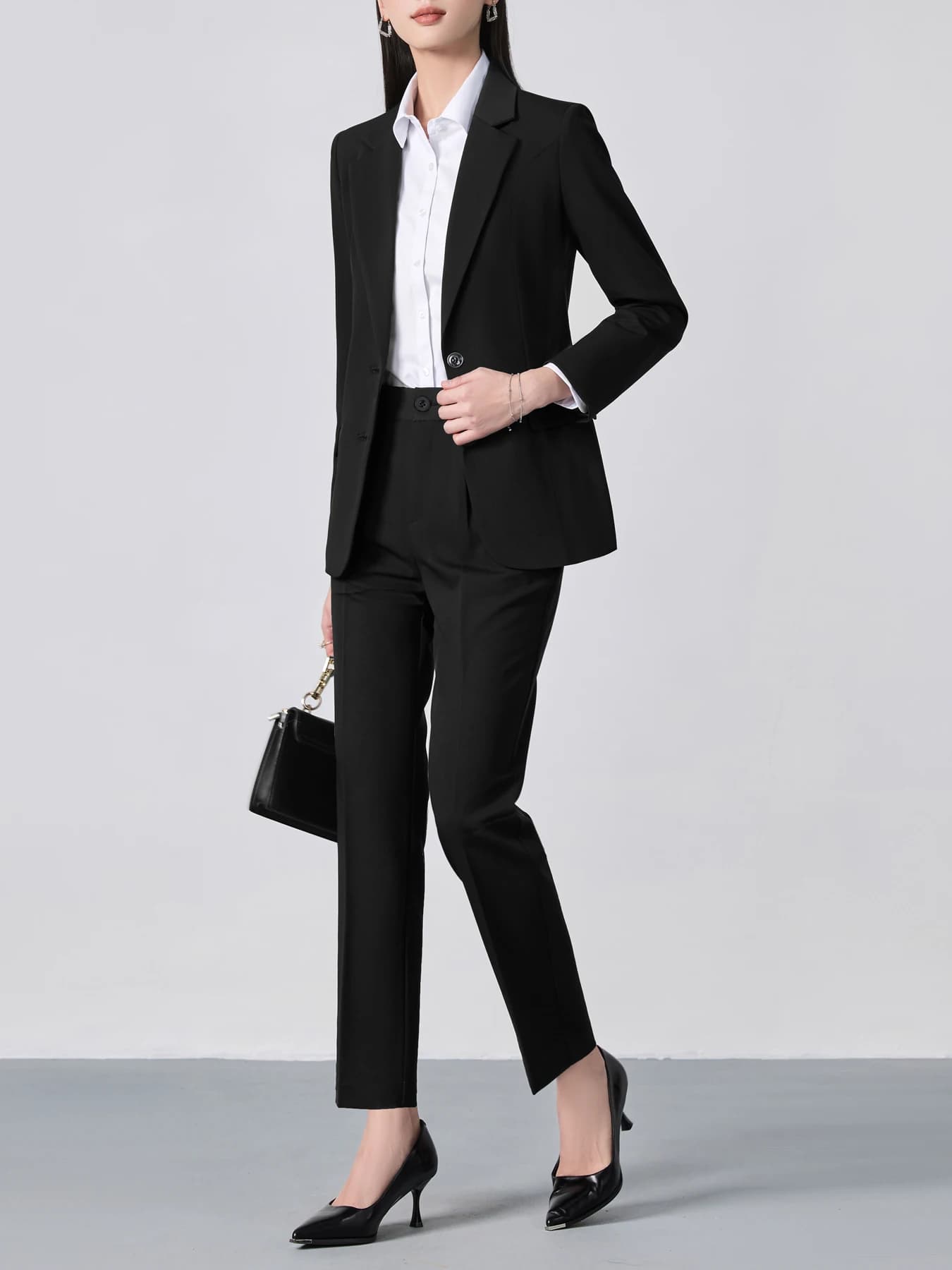 Ensemble de costume à revers cranté à simple boutonnage : blazer ajusté et pantalon formel, style de