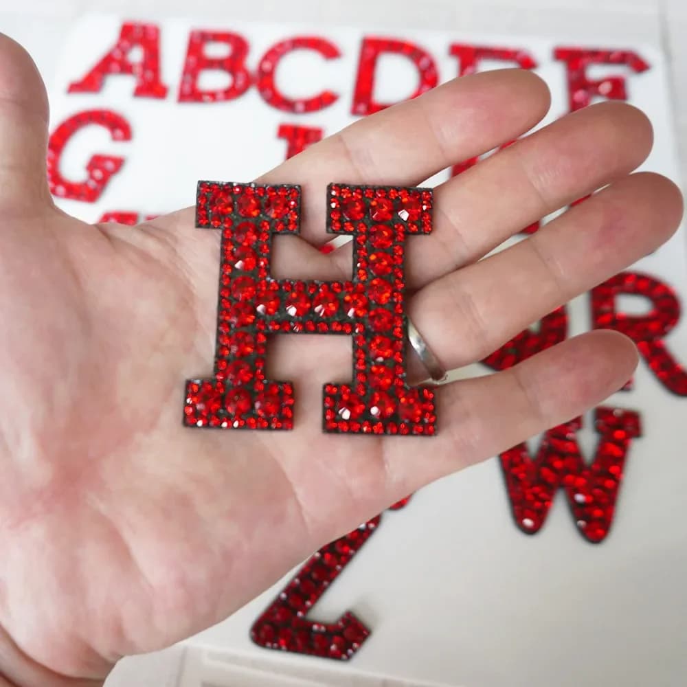 A-Z strass rouge vin Alphabet anglais lettre fer à coudre Badges Patch 3D patchs sac chapeau Jeans A