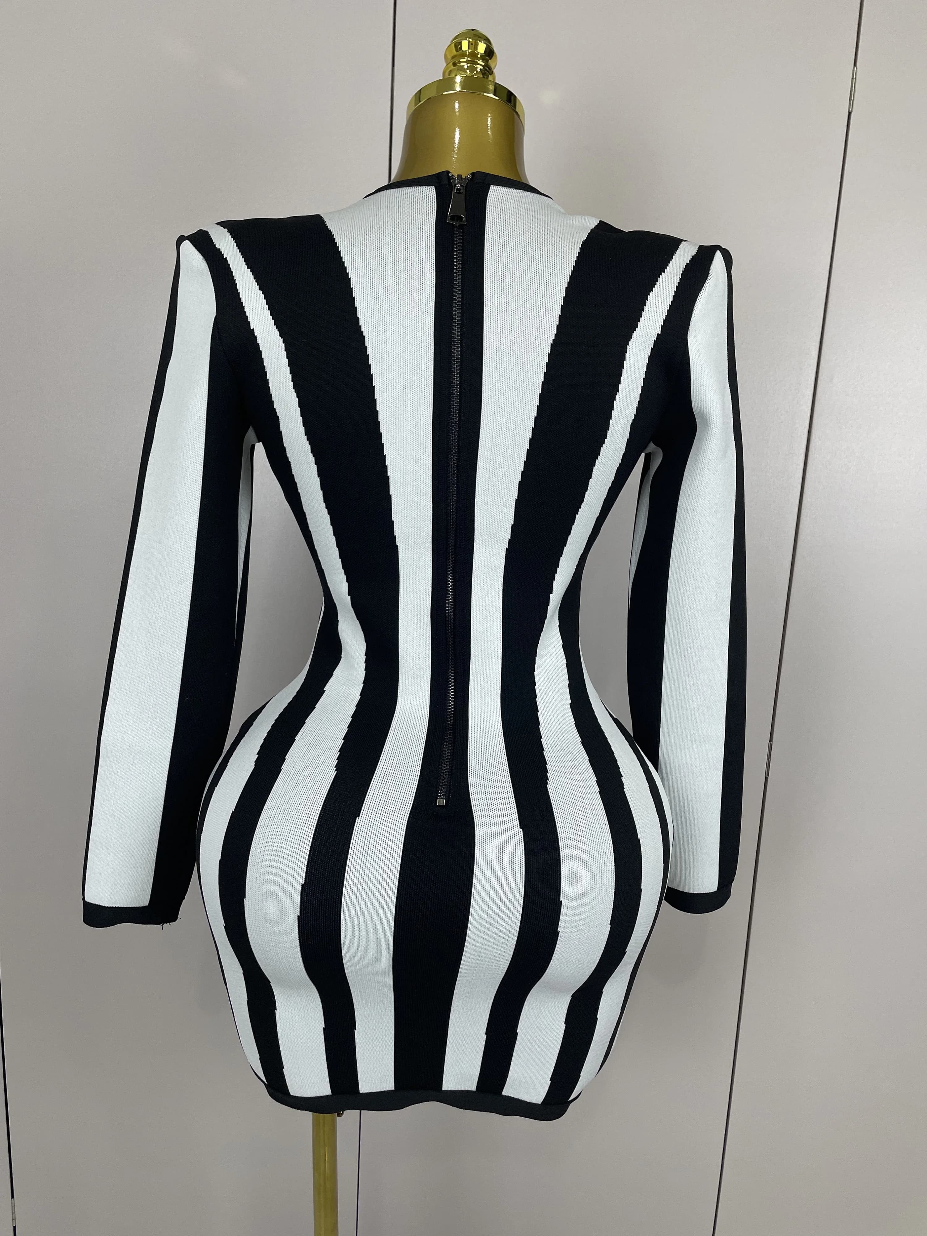 2025 luxe Sexy à manches longues rayure noir blanc Mini robe de pansement femmes tricoté célébrité é