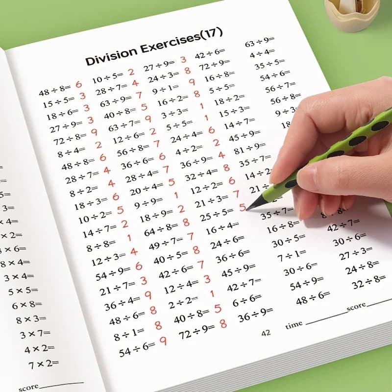 Cahier de travail sur la table de multiplication pour enfants, version anglaise de 48 pages, livre d