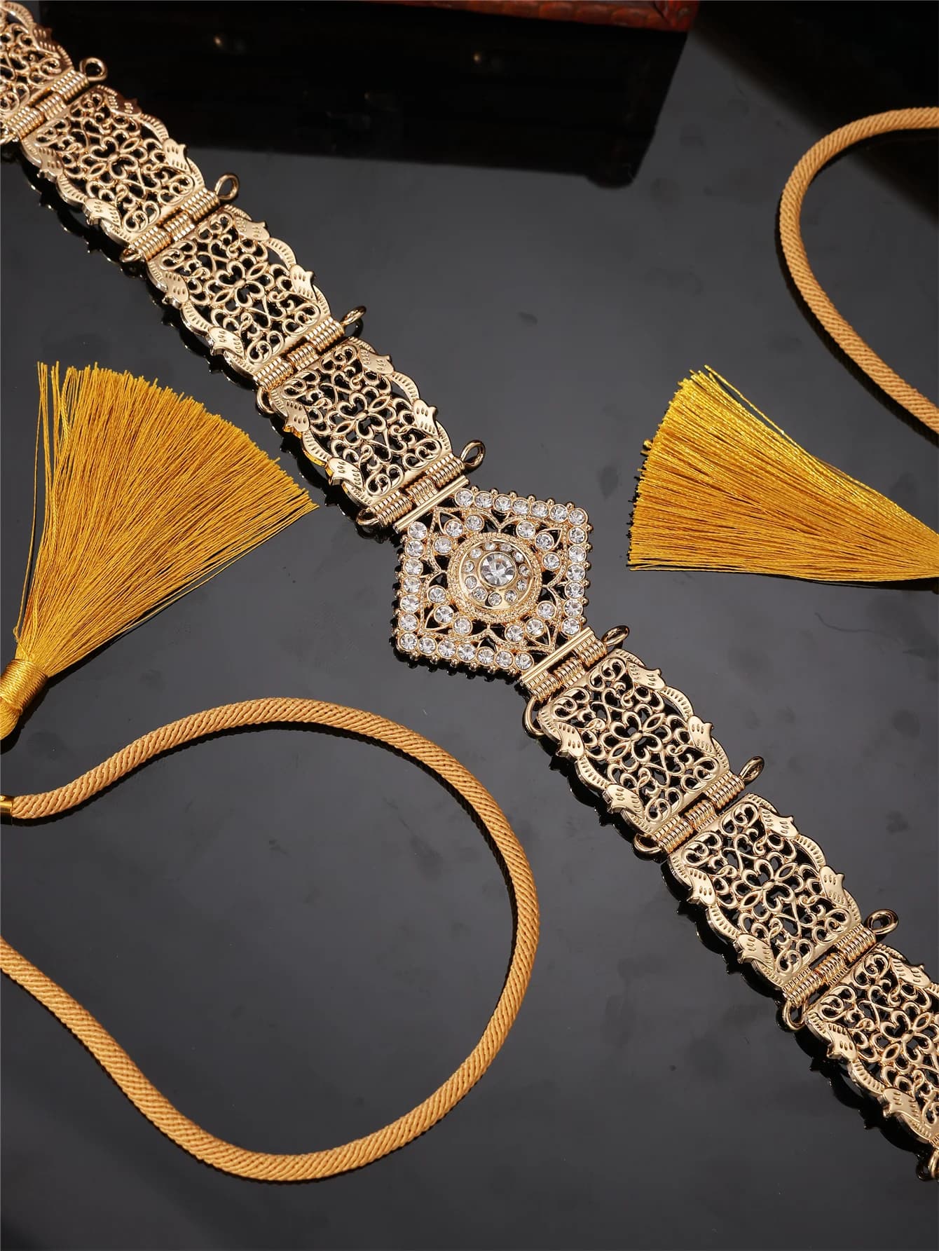 1 pièce de ceinture de robe pour femmes à la mode et élégante, sculptée en creux, incrustée d'un gra