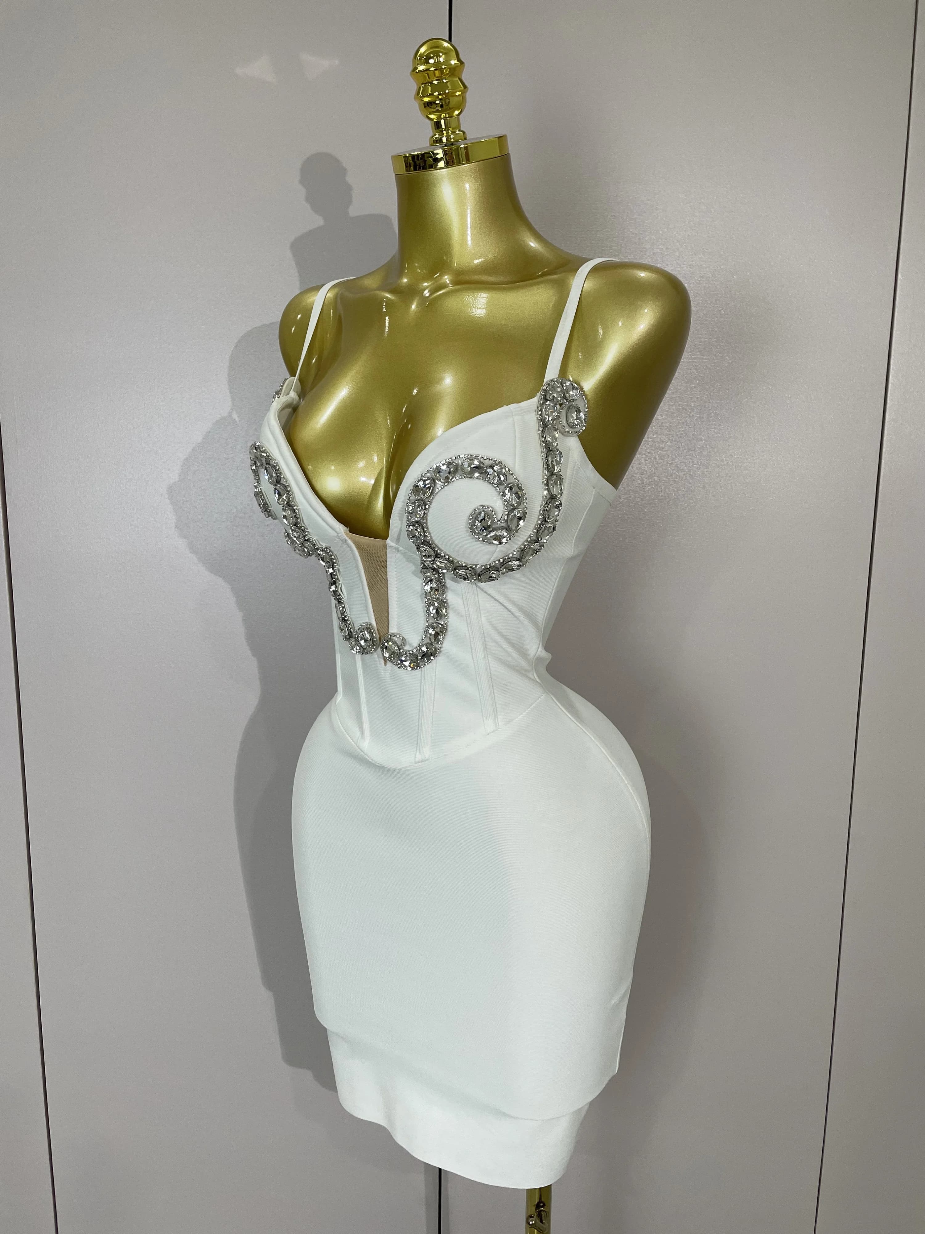 Robe à bandes blanche, Sexy, bretelles Spaghetti, col en V, cristal, sans manches, élégante, soirée,