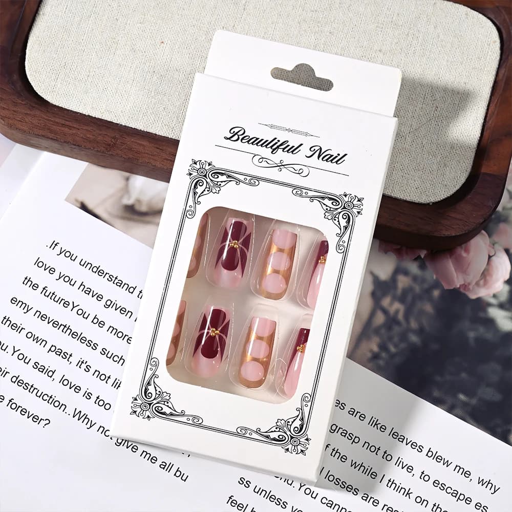 24 pièces bordeaux Floral doré rayure press-on ongles carrés cadeau de manucure fait à la main avec 