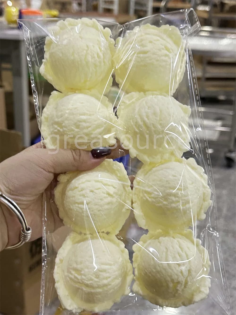 Boules de crème glacée faites maison, lait fouetté Matcha, cuillère à creuser, saveur originale, acc
