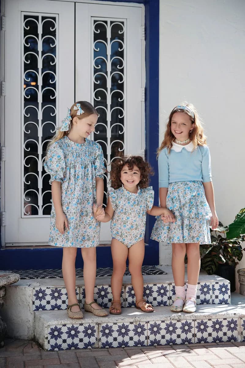 Vêtements assortis à fleurs et tricotés pour enfants, 2024 coton, collection été bleu Shabbos, soeur