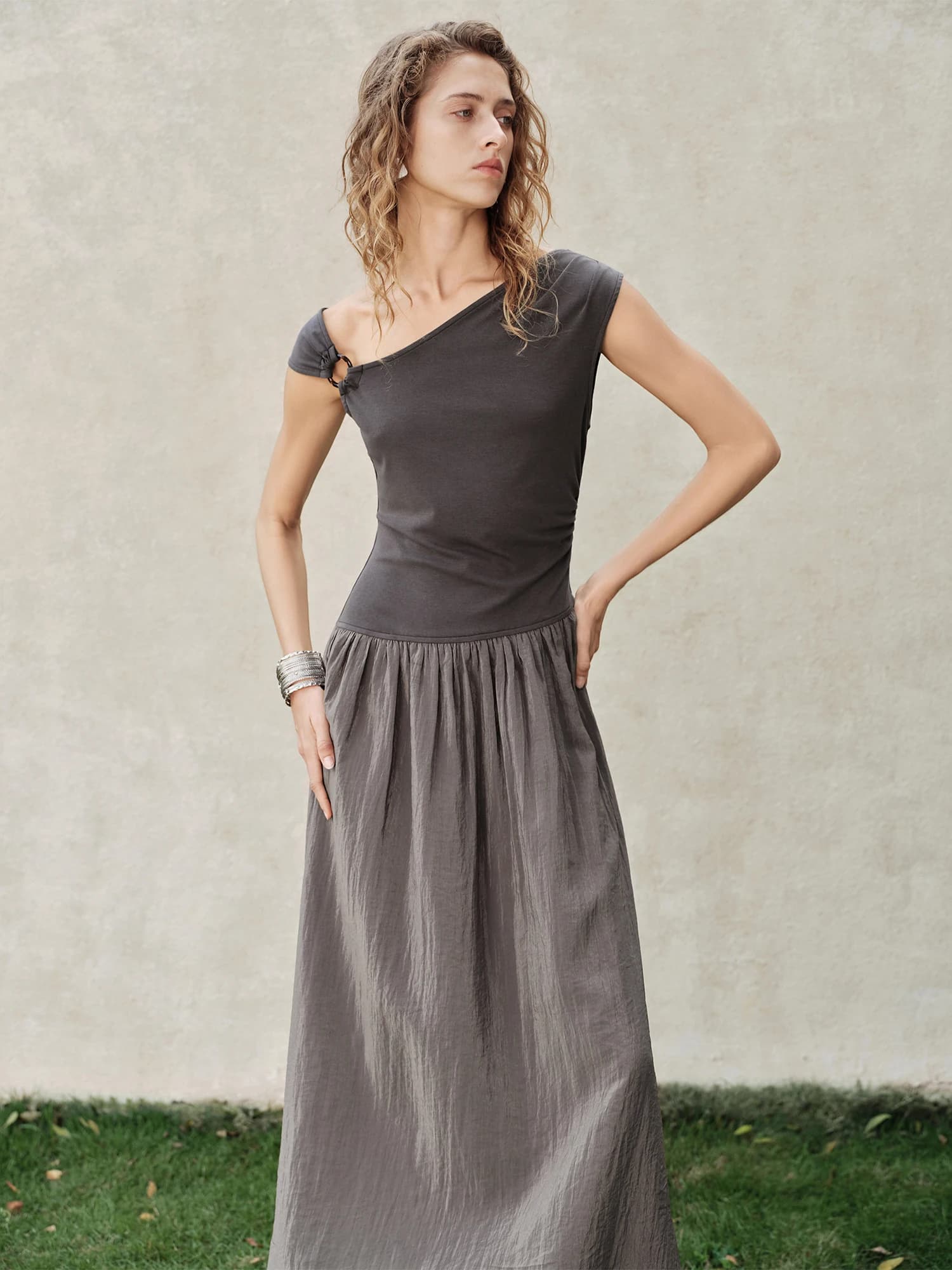 FSLE【Série Premium】Robe asymétrique sans manches pour femme, été 2026 - Design élégant pour tous les