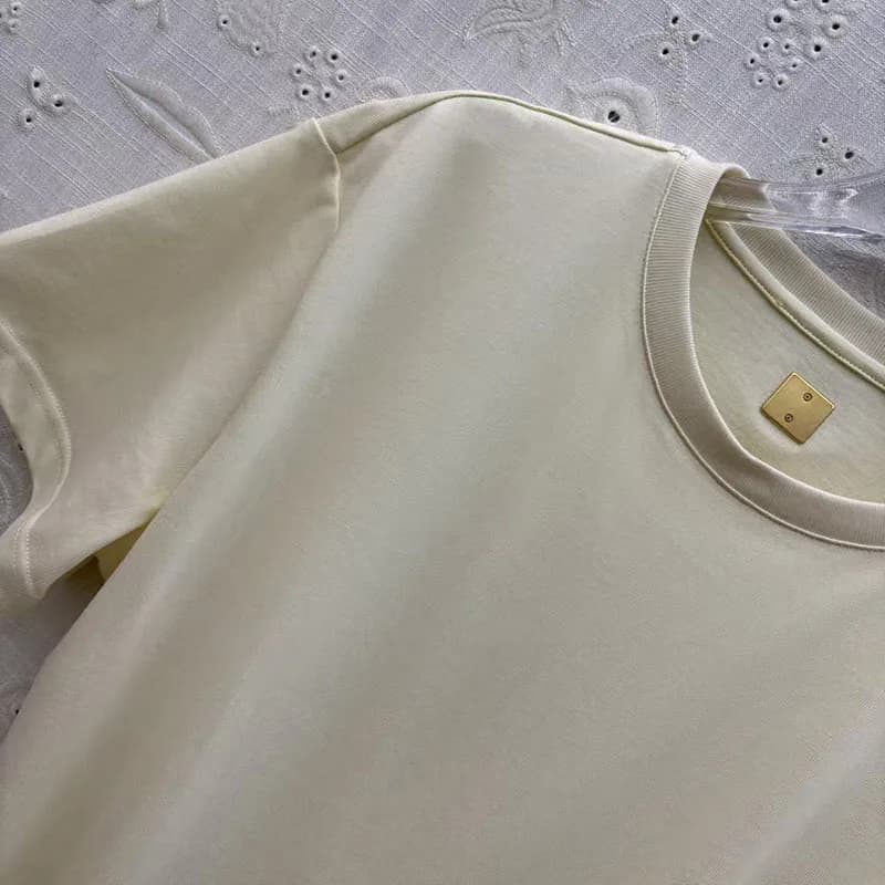 T-shirt asymétrique à col rond et manches courtes pour femme, orné de chaînes, décontracté et de hau