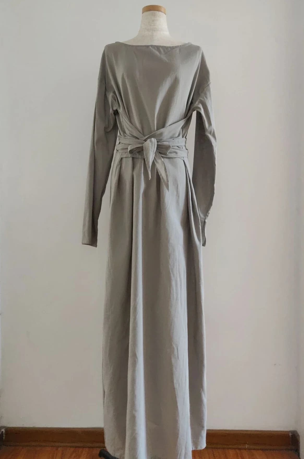 Robe longue décontractée en coton pour femmes, col rond, manches longues, gris uni, plis de document