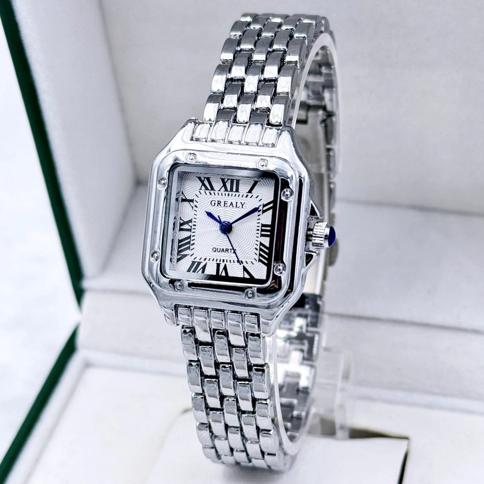 Nouvelles femmes montre lumière marque de luxe affaires or acier inoxydable dames mode montres à Qua