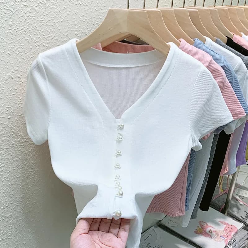 T-shirt court à col en V avec boutons en perles pour femme, cardigan slim, monochrome, t-shirt d'été