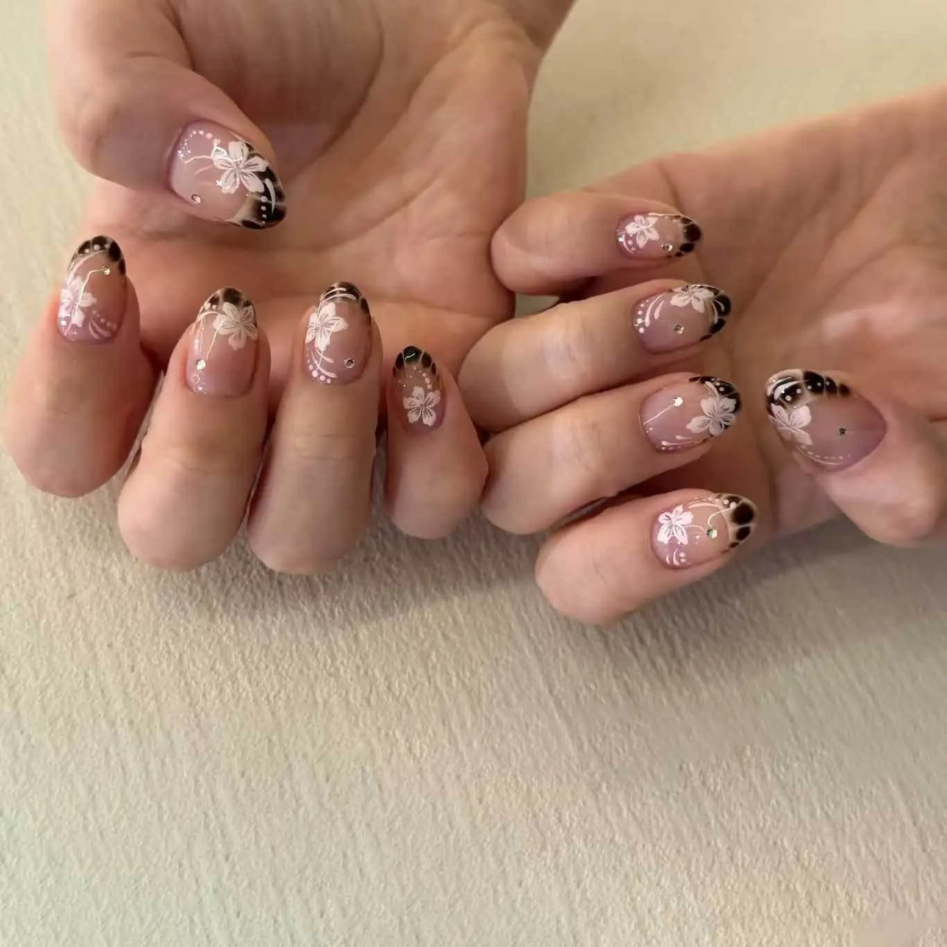 Faux ongles de Style français rose, fleur blanche imprimée, tête carrée courte, à pression, simples,