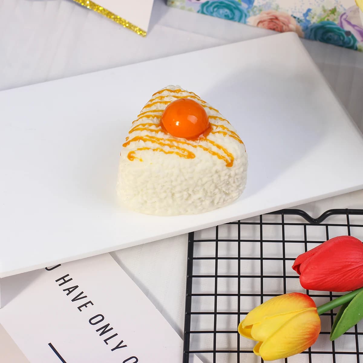 1 pièce de cornet de croissant/gâteau de riz glacé en forme de croissant avec rebond lent et décorat