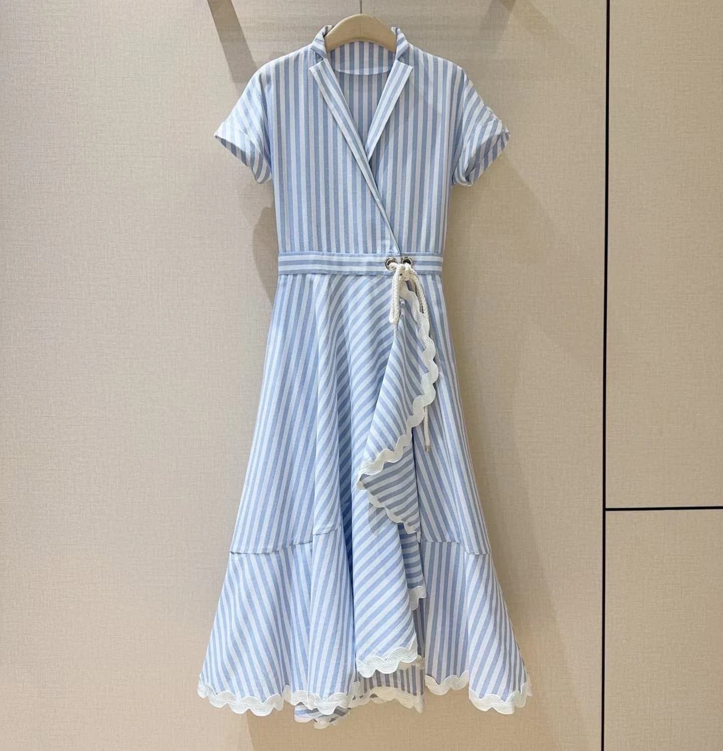 Top qualité nouvelle robe de printemps 2026 mode Style femmes Sexy col en v bleu blanc rayé imprimé 