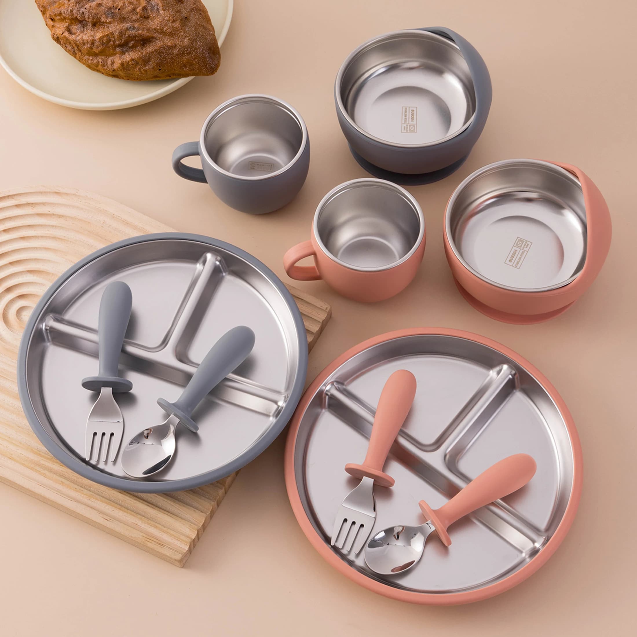 Couleur enfants 5 pièces ensemble d'alimentation pour bébé en acier inoxydable vaisselle en Silicone