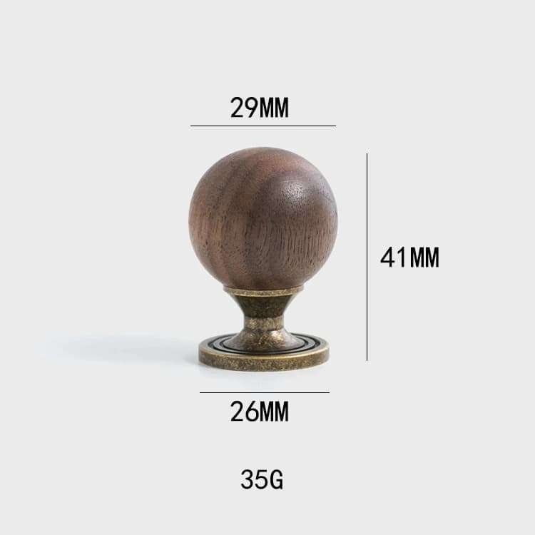 Les meubles sont fabriqués en bois de noyer Antique avec petites poignées en laiton massif, poignées