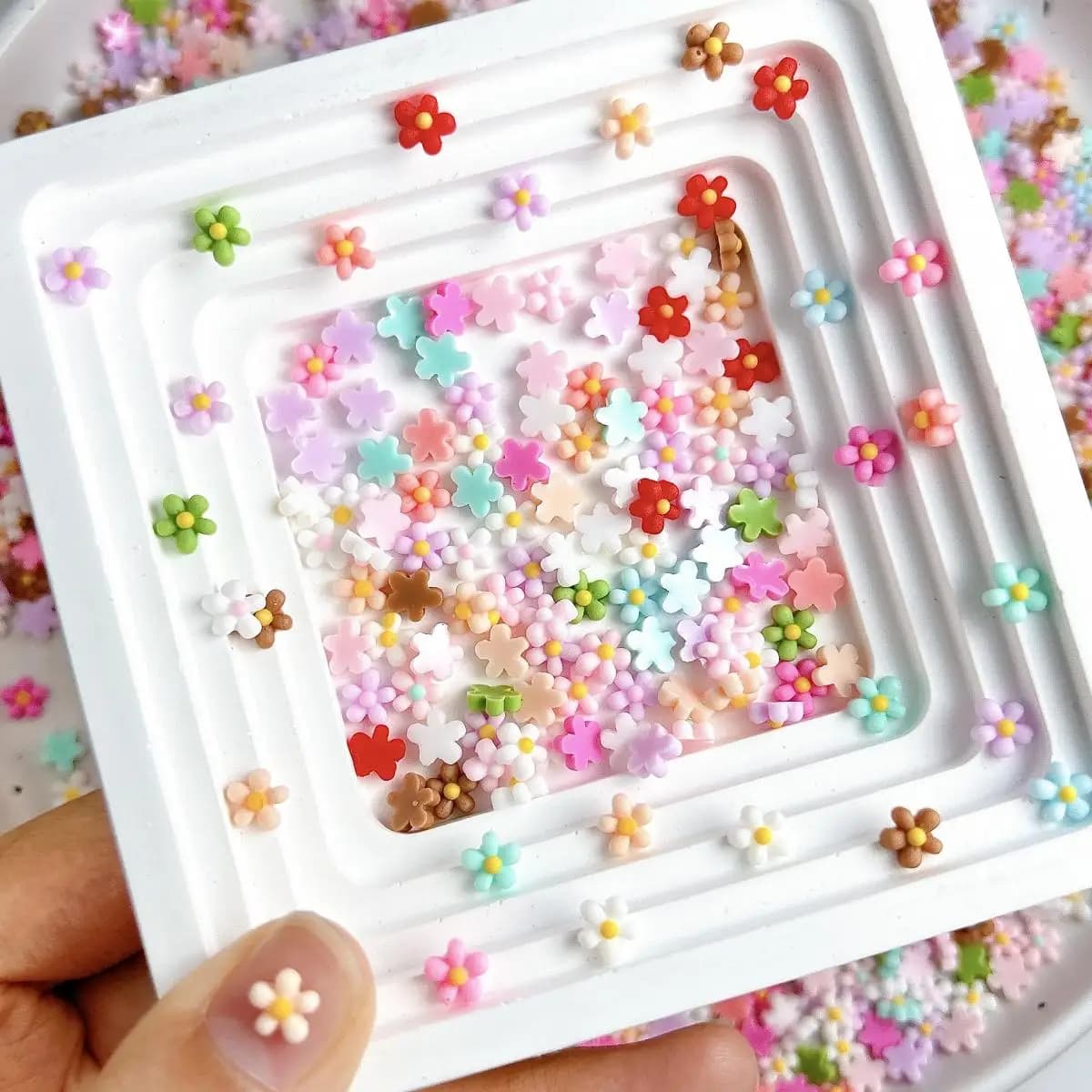 Breloques pour ongles en résine, mélange de fleurs 3D, dessin animé mignon qui brille dans la nuit, 
