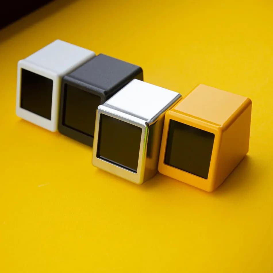 Mini Station d'horloge numérique WiFi, Super Cool, avec écran LCD IPS, Gadget pour la décoration