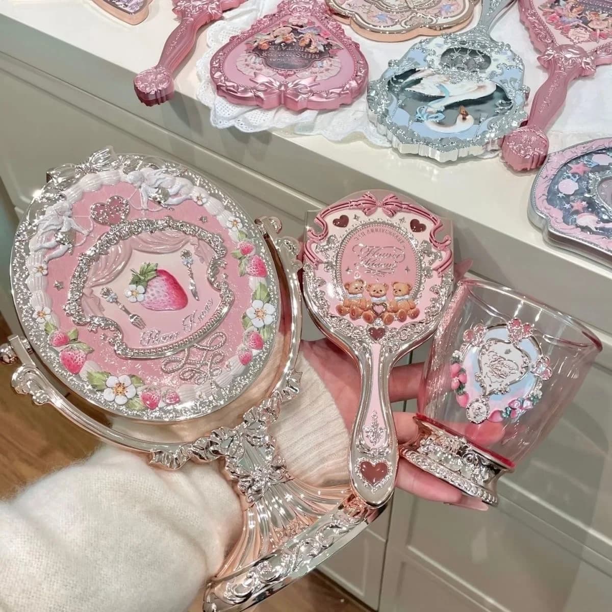 Flower Knows 9e anniversaire 4 pièces ensemble de maquillage bureau vanité miroir palette brosse cou