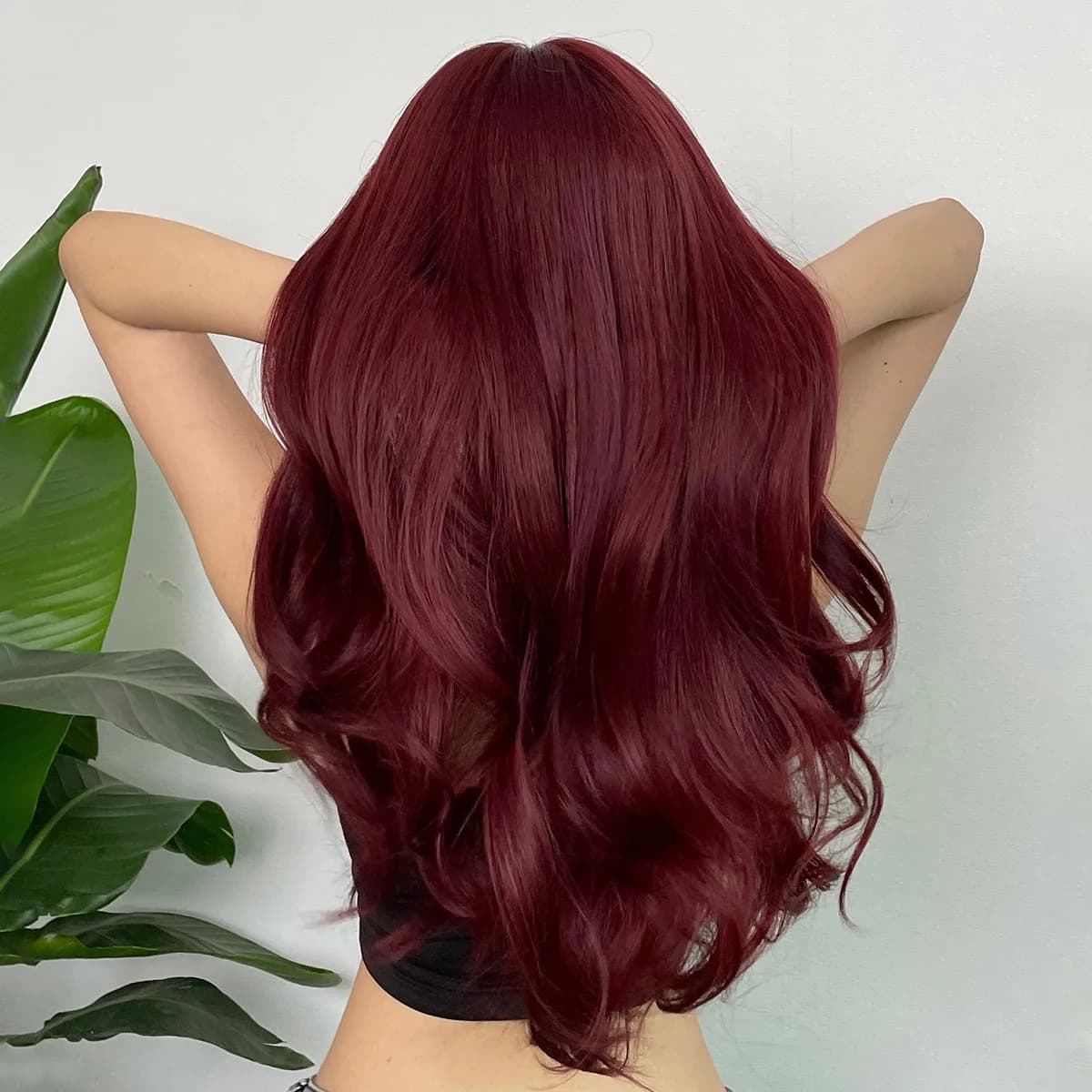 Nouvelle perruque synthétique rouge vin avec frange grandes vagues cheveux longs bouclés perruque de