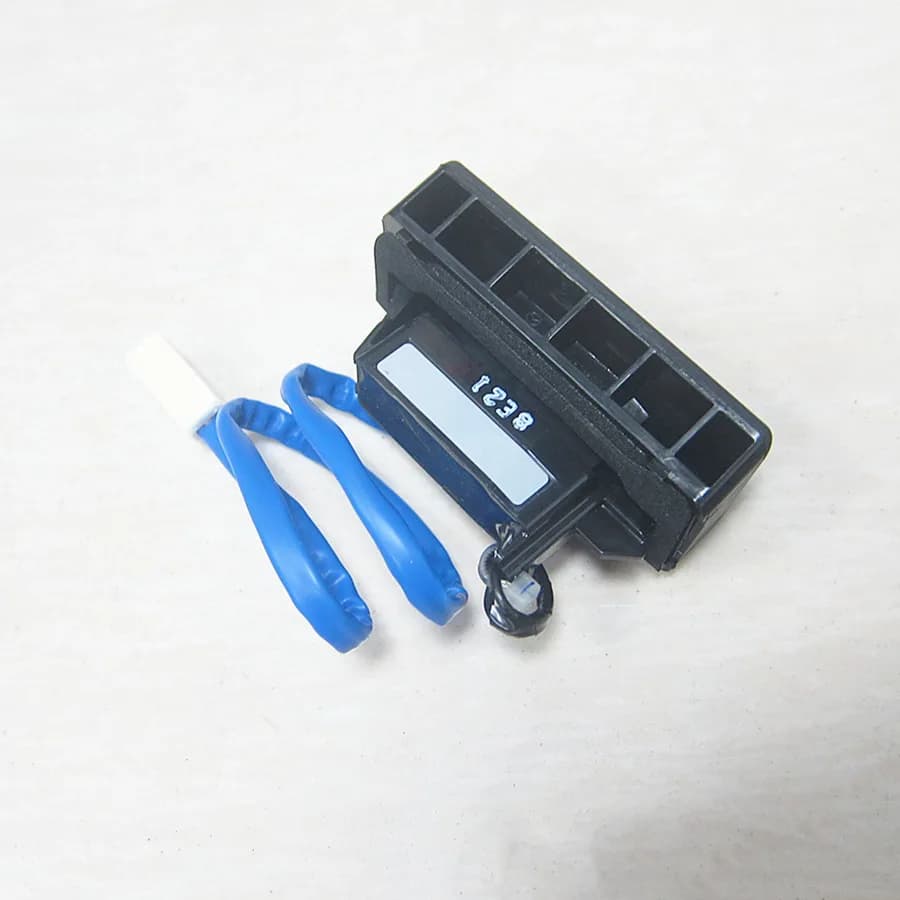Accessoires de voiture n°1 : bouton de déverrouillage du hayon D10E-62-4B0A pour Mazda CX-3 2015-202