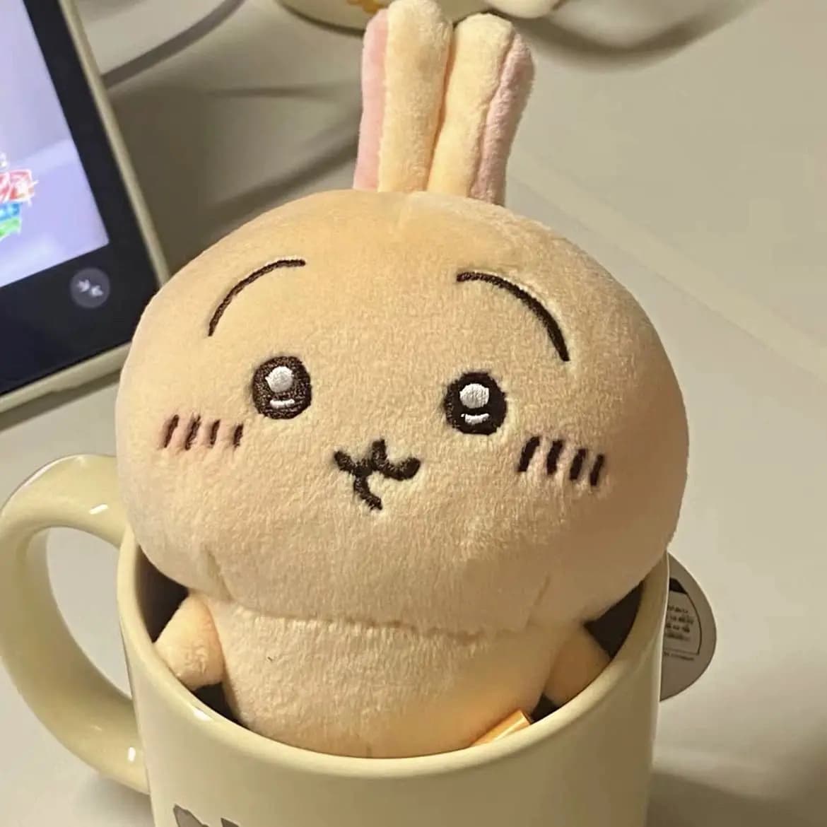 Hachiware Porte-clés en peluche Ours autoironique, figurine suspendue à petits pieds mignons, animal