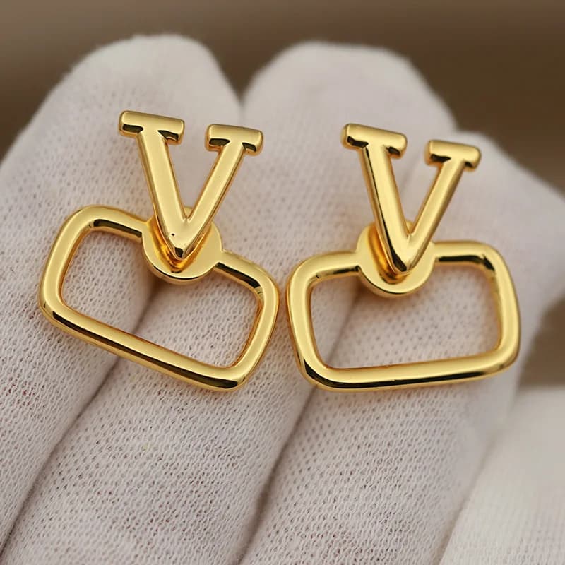 Nouveau Design de vue de luxe en métal lettre V boucles d'oreilles pour les femmes marque de mode ma