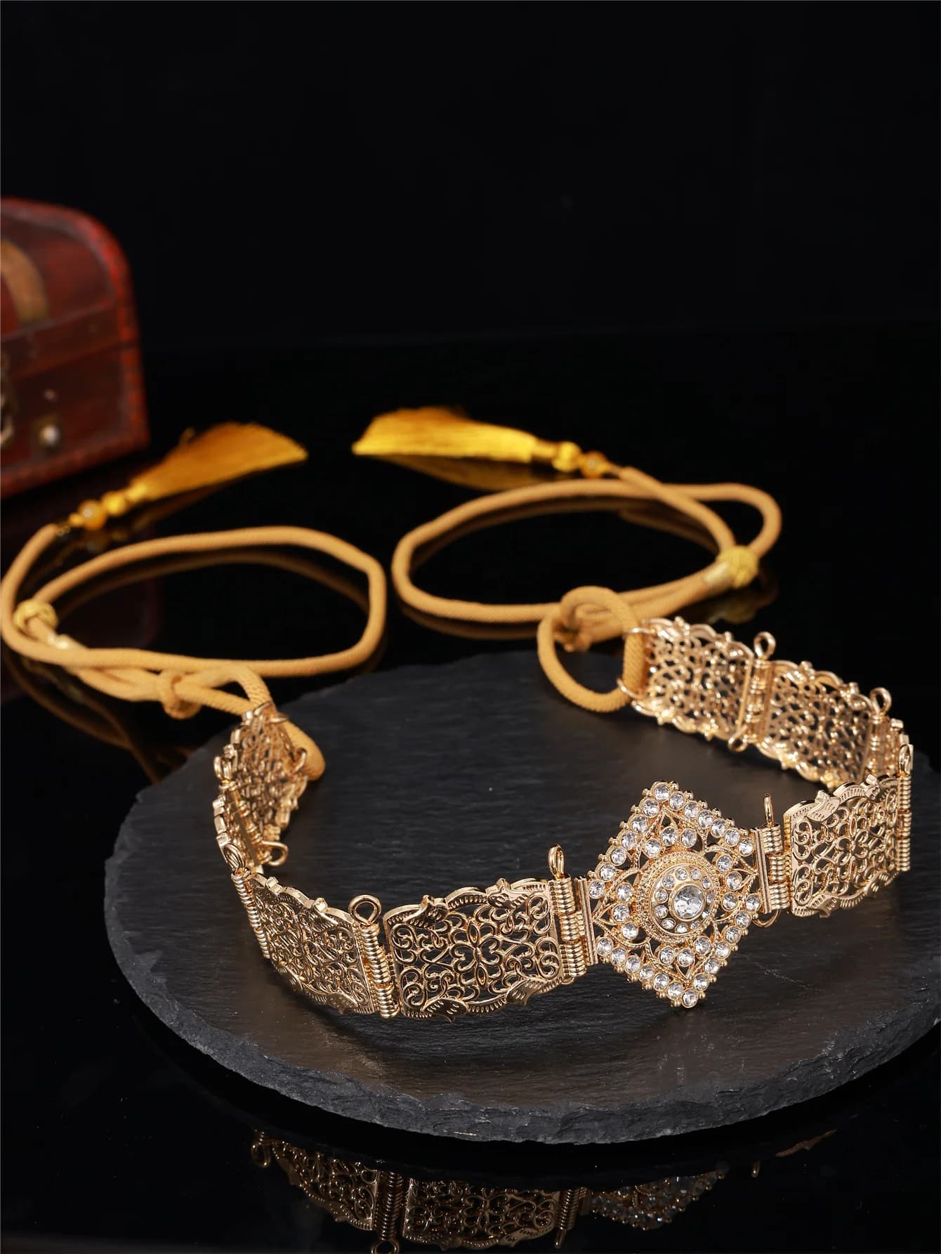 1 pièce de ceinture de robe pour femmes à la mode et élégante, sculptée en creux, incrustée d'un gra