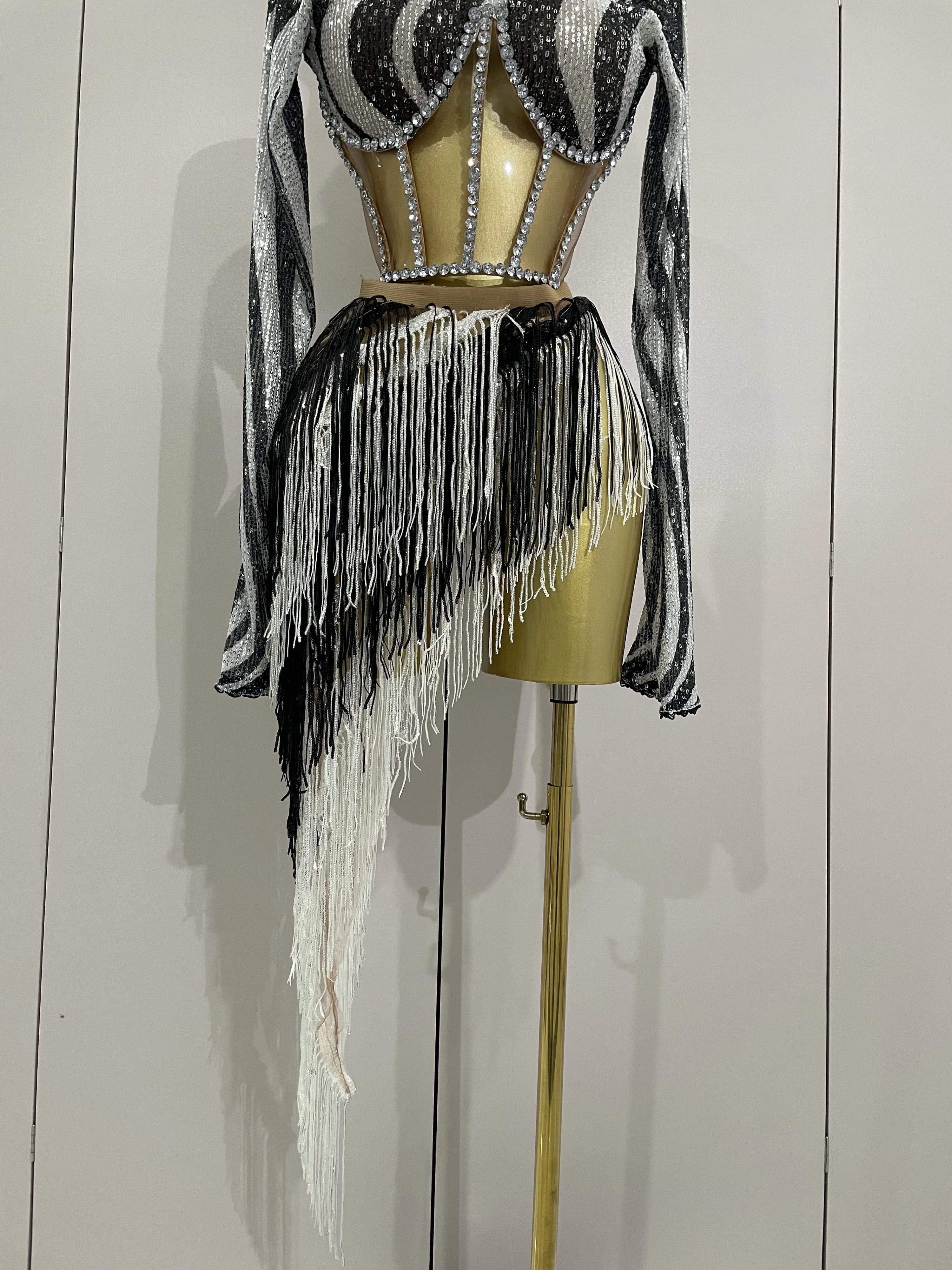 Ensemble deux pièces en maille à manches longues pour femmes, avec des pompons et des paillettes bri