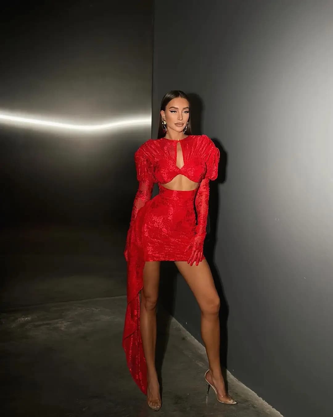 Haute qualité rouge blanc femmes à manches longues Sexy dentelle drapée moulante Mini robe gants dis