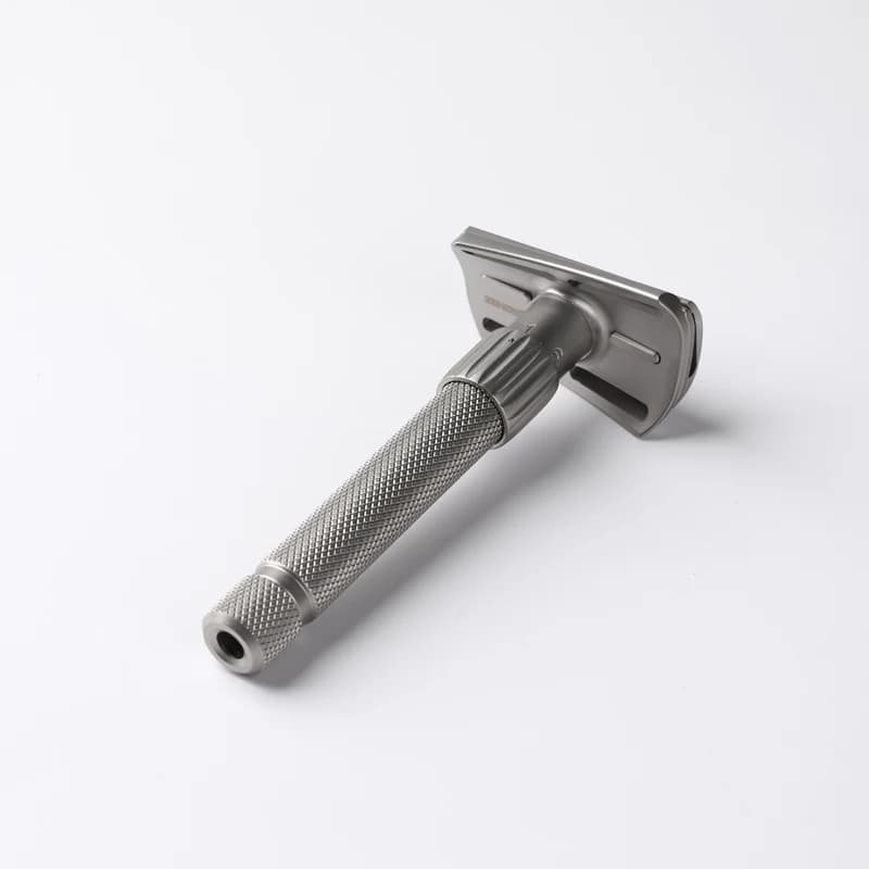 Rasoir de sécurité réglable incliné en acier inoxydable Torqx version mate Yaqi