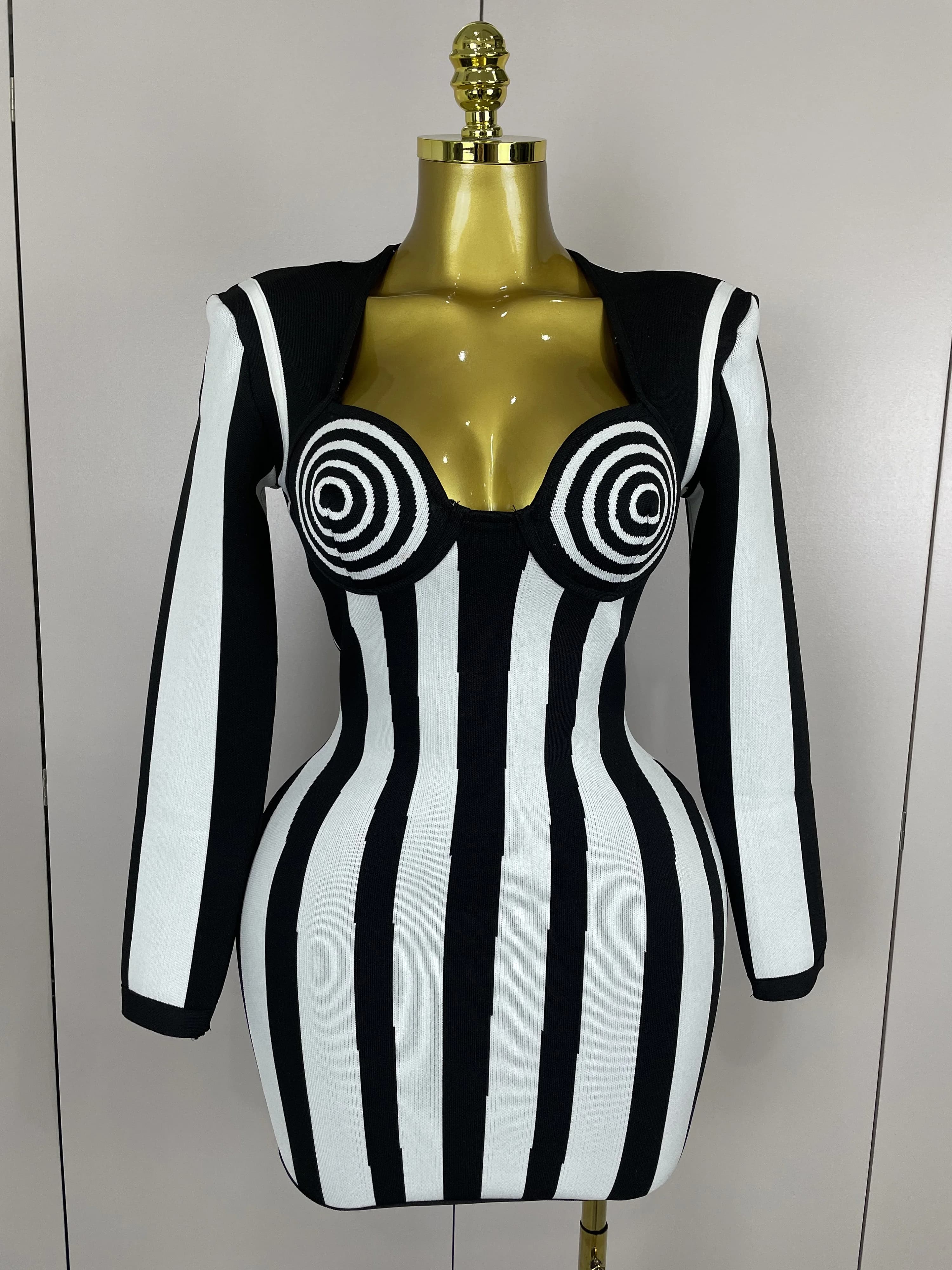 2025 luxe Sexy à manches longues rayure noir blanc Mini robe de pansement femmes tricoté célébrité é