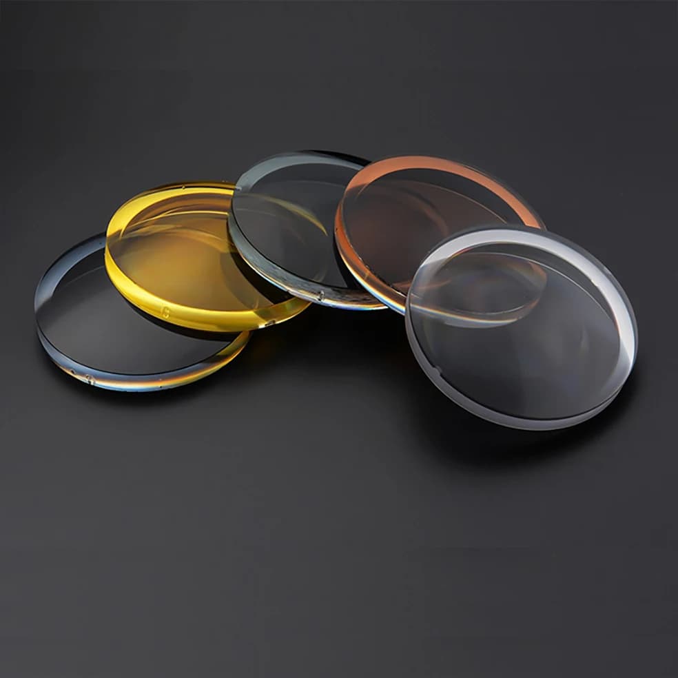 Une paire de lentilles optiques polarisées, verres teintés miroir, Prescription, myopie, presbytie, 