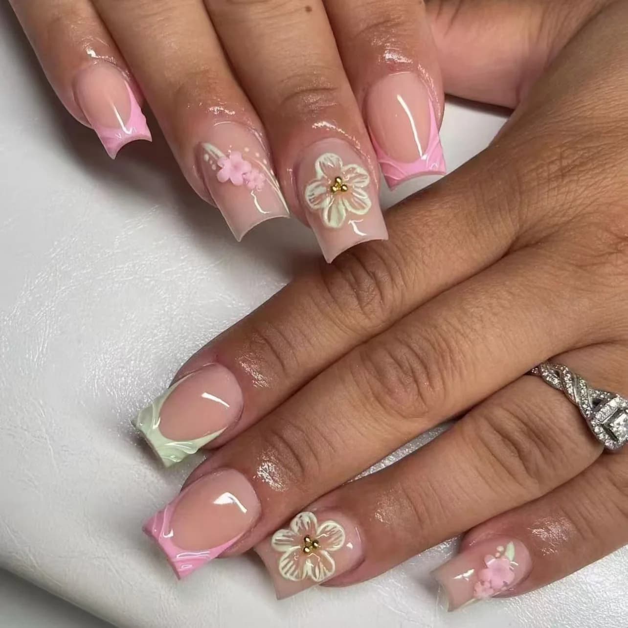 24 faux ongles à presser mi-longs, rose, style français, motif floral, réutilisables, avec perles, p