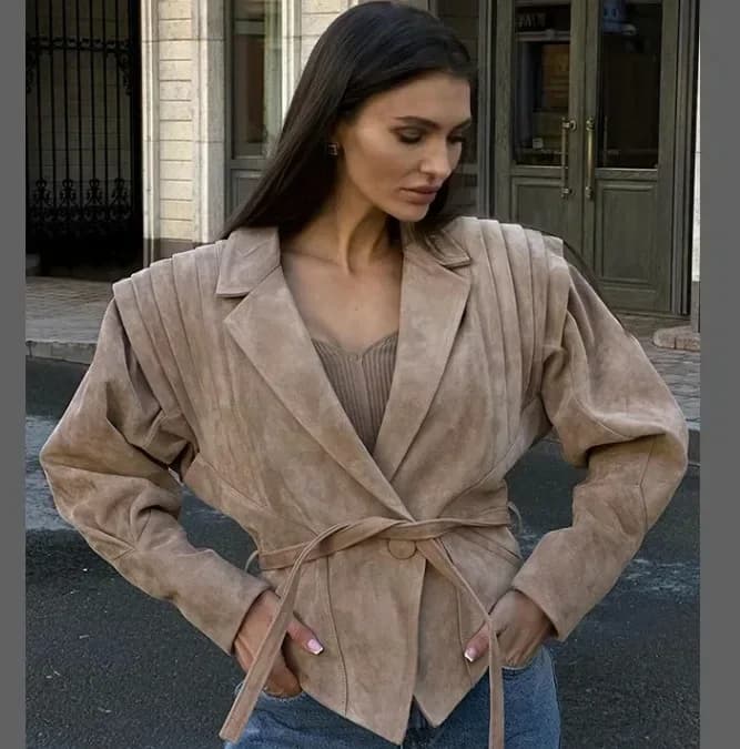 Nouvelle Veste Femme Automne 2026 Chaudes à Col Revers, Ourlet Irrégulier, Ceinture, Boutons et Plis