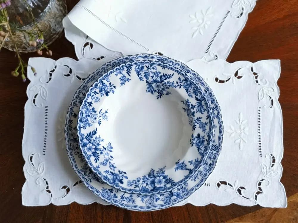 @ Camellia Casa-Napperon Brodé à la Main, Chemin de Table en Lin Pur, Vintage, Design Classique, Sup