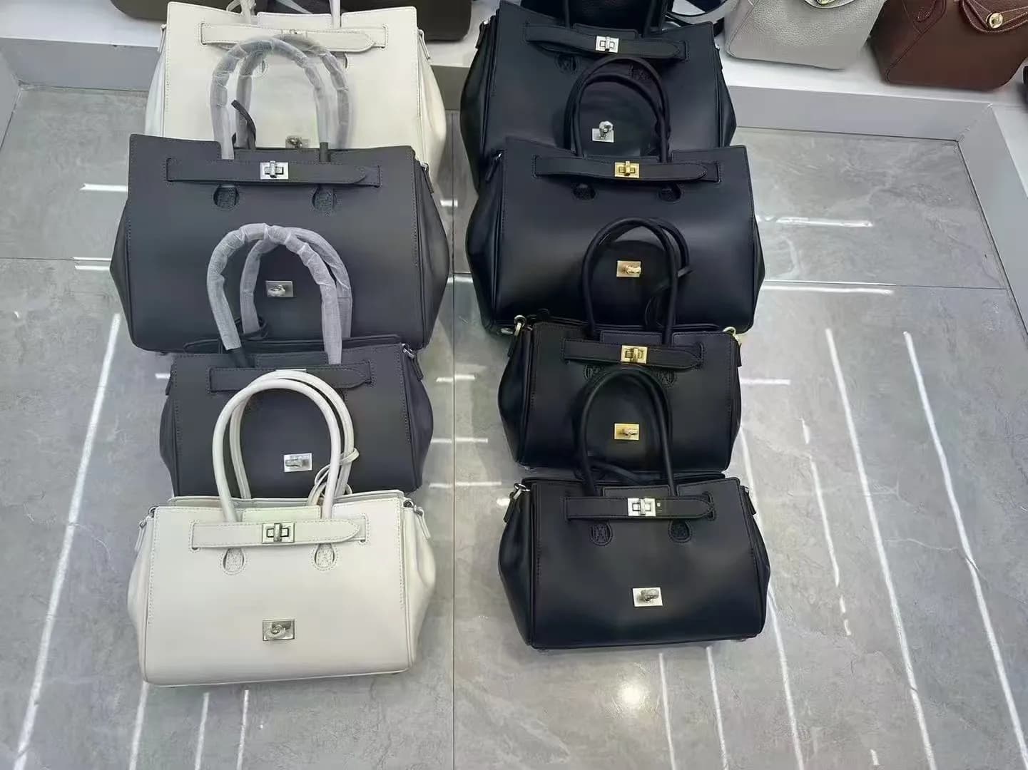 Sac à bandoulière de luxe grande capacité en cuir noir de haute qualité avec fermoir argenté/doré, s