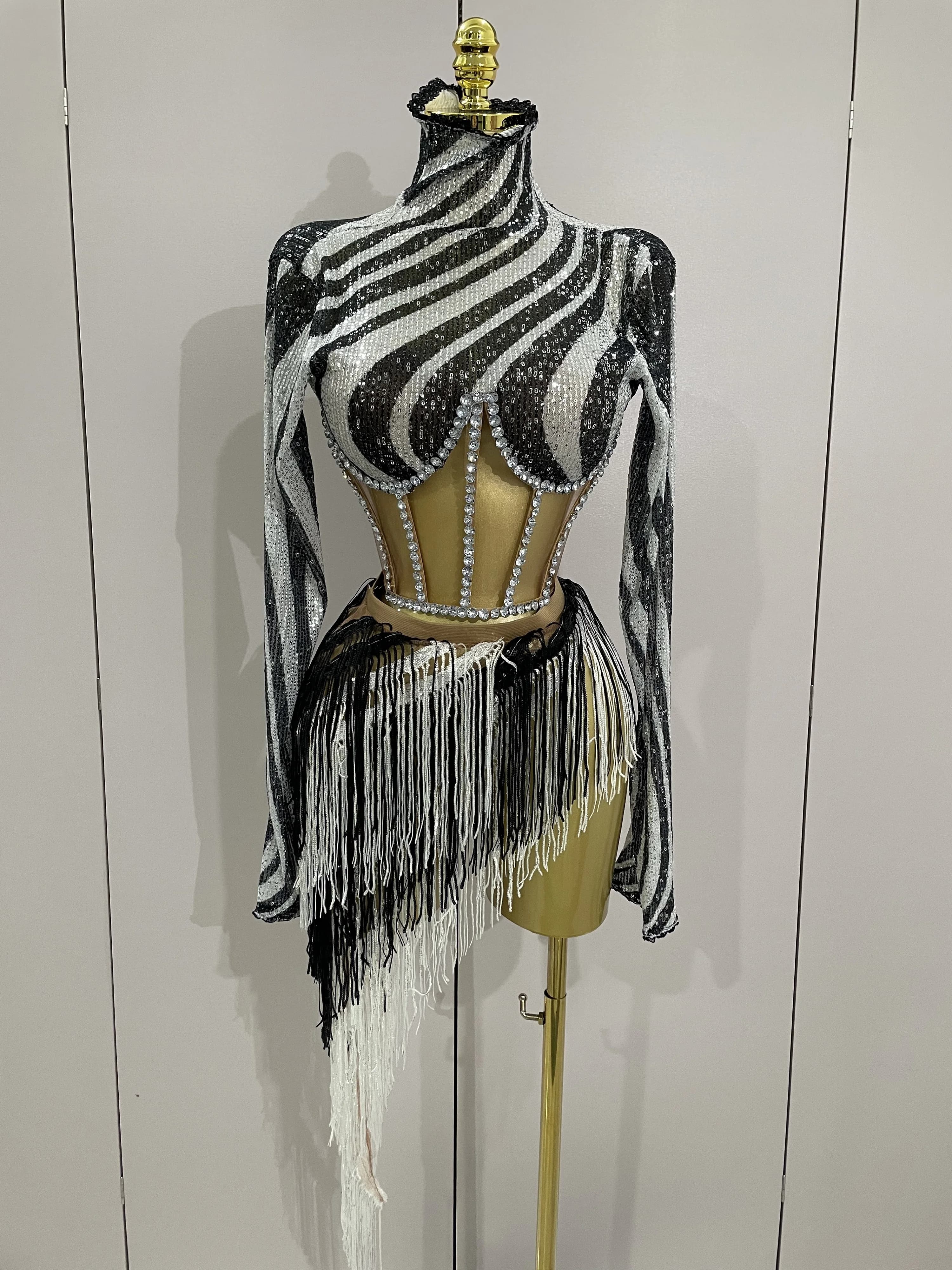 Ensemble deux pièces en maille à manches longues pour femmes, avec des pompons et des paillettes bri
