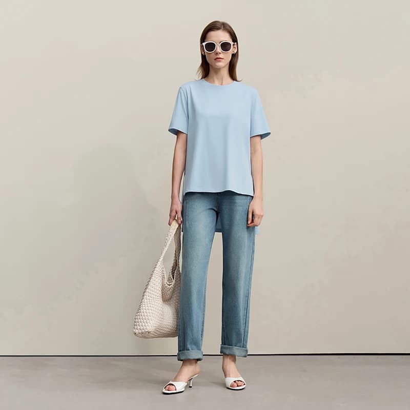 T-shirt Amii Femme Été 2026 Nouveau Col Rond Fente Latérale Coton Broderie Lettre Dentelle Accent Te