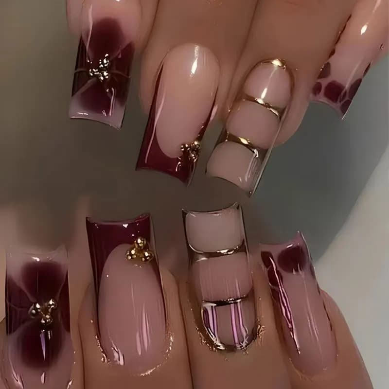 24 pièces bordeaux Floral doré rayure press-on ongles carrés cadeau de manucure fait à la main avec 
