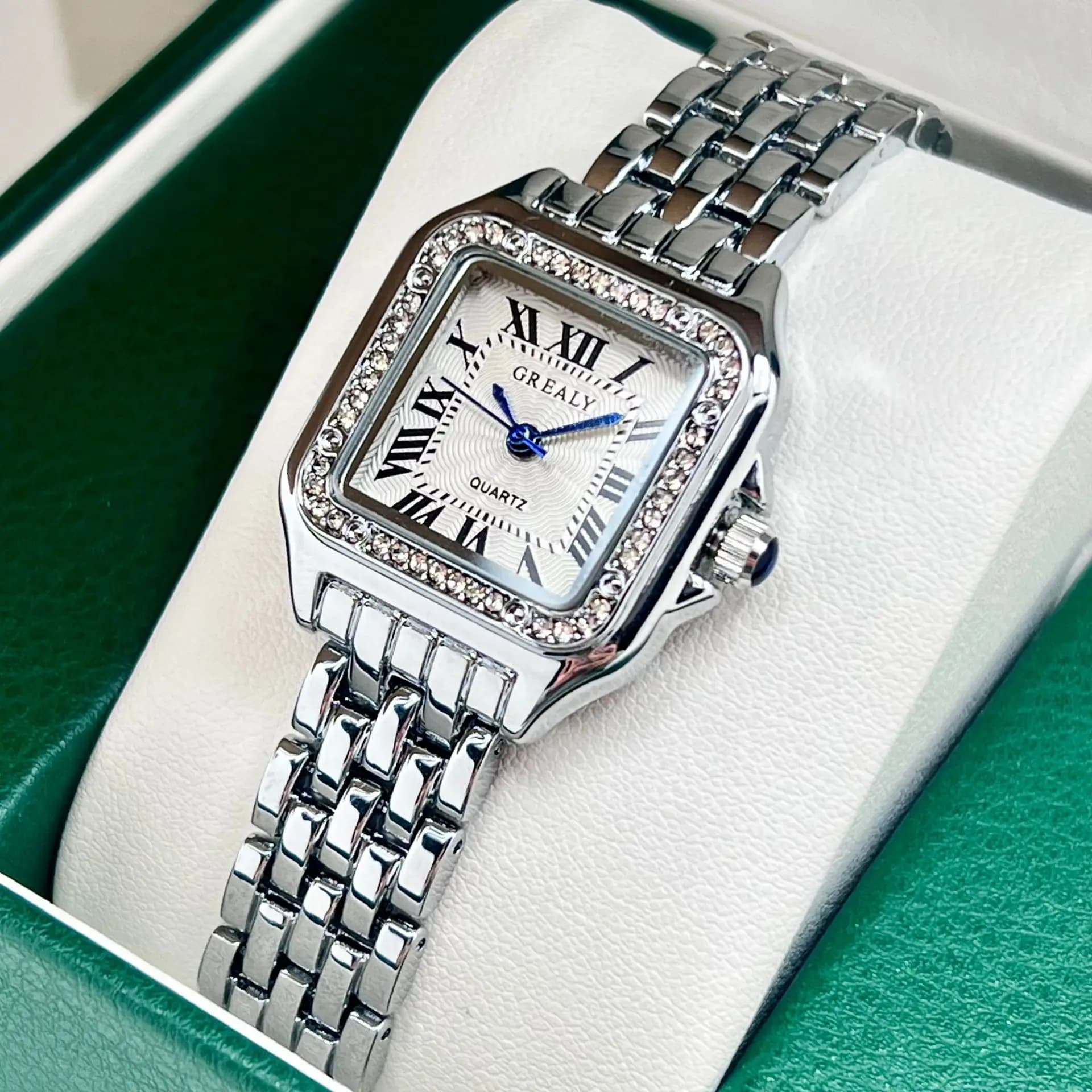 Nouvelles femmes montre lumière marque de luxe affaires or acier inoxydable dames mode montres à Qua